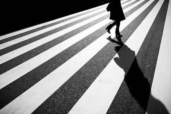 柔光·地標 | 炎炎夏日，在黑白灰里尋覓一室涼意